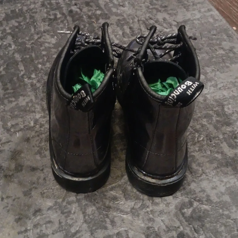 Doc Martens Metallic Lace Up Boot ~ size 4m women 35